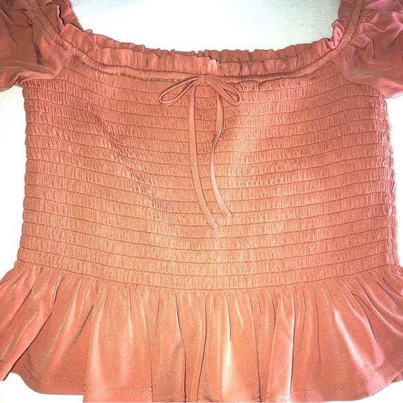 BCBGeneration Off the Shoulder smoked crop Top - Picture 4 of 8